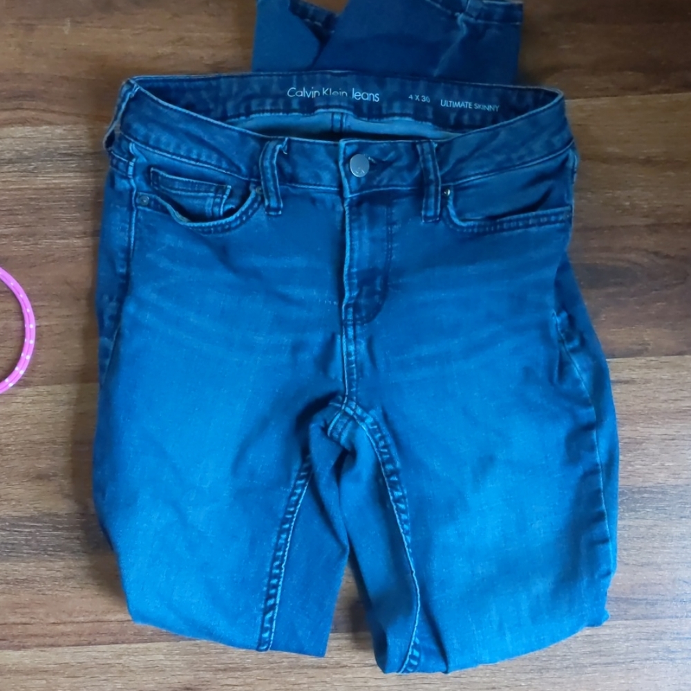 EUC Calvin Klein Jeans Ultimate Skinny